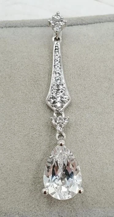 Кулон капля серебро 925 пробы с белым сапфиром в форме груши созданный в лаборатории - Изображение 2 из 4