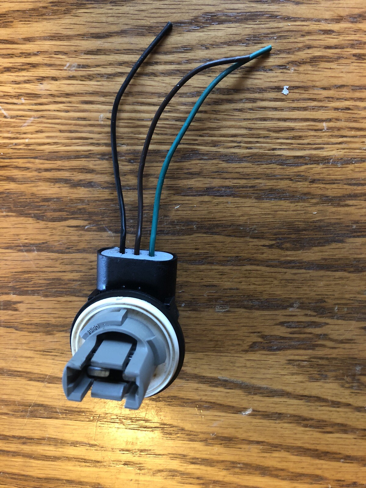 FORD TURN SIGNAL / BRAKE LIGHT SOCKET WITH PIGTAIL F50B13411CA 3157