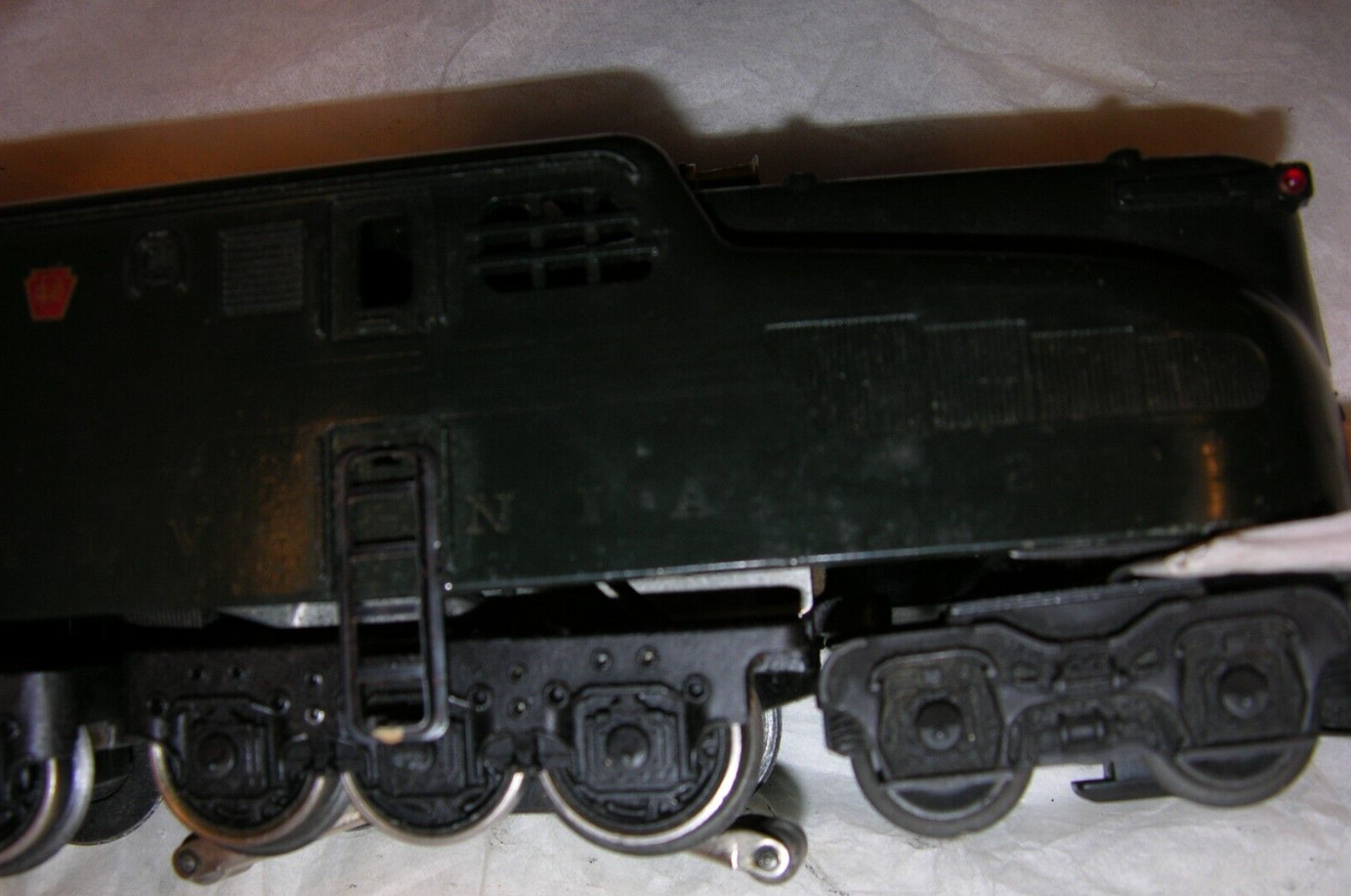 POSTWAR LIONEL 2332 PENNSYLVANIA RAILROAD BRUNSWICK GREEN 5 STRIPE GG1