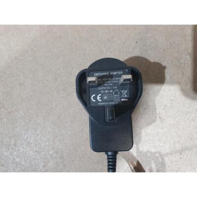Honor ADS-18C-12 0914GPB Schaltnetzteil schwarz 9 Volt 1,5A für Laptop