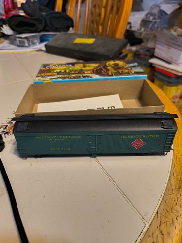 Escala HO - Athearn 5336 Railway Express Agency 50' Express Reefer #1268 KADEES | Zustand: Used