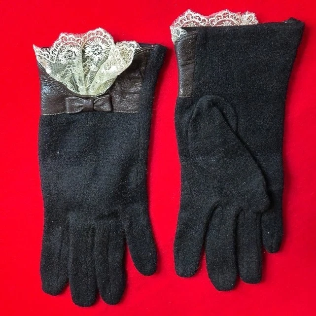 Gloves Black Lambs Wool Cashmere w/Lace & a leatheret Bow Women’s Size M/S - Image 2 of 4