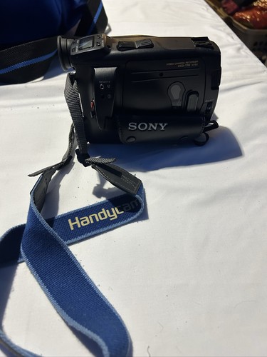 Sony Handycam Video8 CCD-TR61 Camcorder w/ Bag, Remote, Charger, Battery - Picture 4 of 9