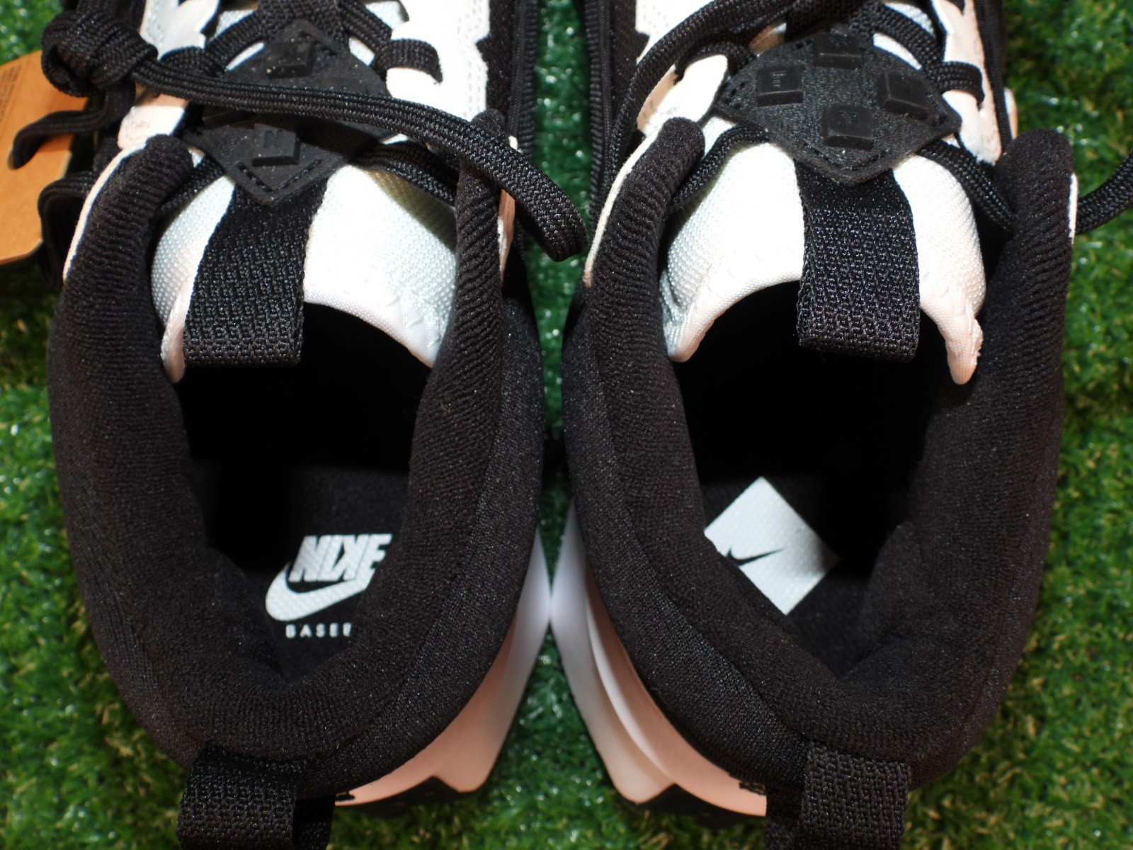 NIKE Air Diamond Varsity Turf Men's 9.5 Black White Baseball Shoes DZ0502-004 thumbnail 9