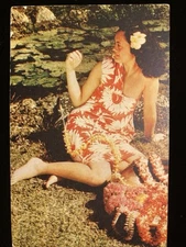 Postcard HI: Lei Stringer, Honolulu, Hawaii, Vintage 1940's