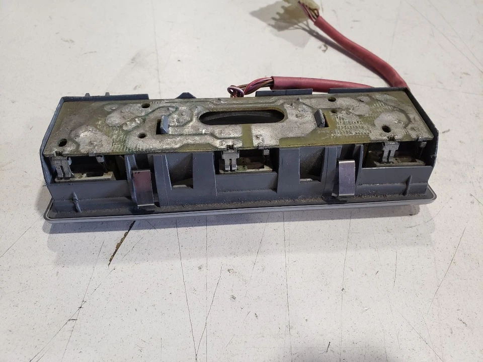 Передний купольный фонарь - 1995 BMW M3 E36 - 13808500 - Изображение 4 из 4