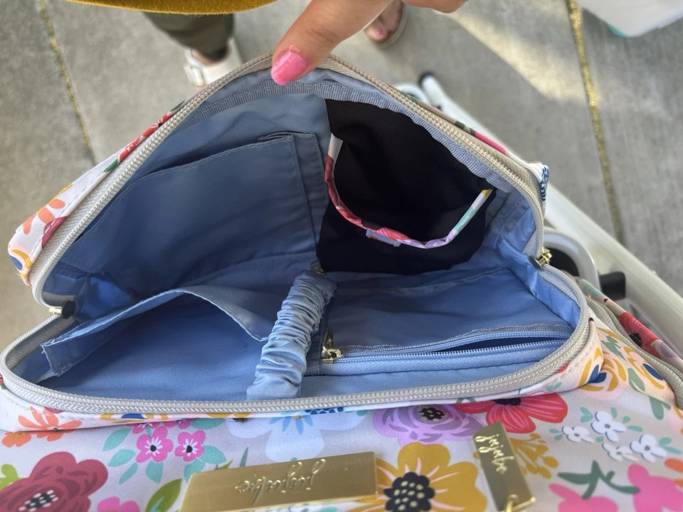 Bolsa de pañales floral Ju-Ju Be con cambiador estampado floral retirado Foto 4 de 4