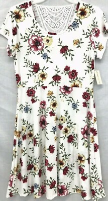 Bobbie Brooks White Floral Top Lace back  Short Sleeve Floral Shift Dress Small