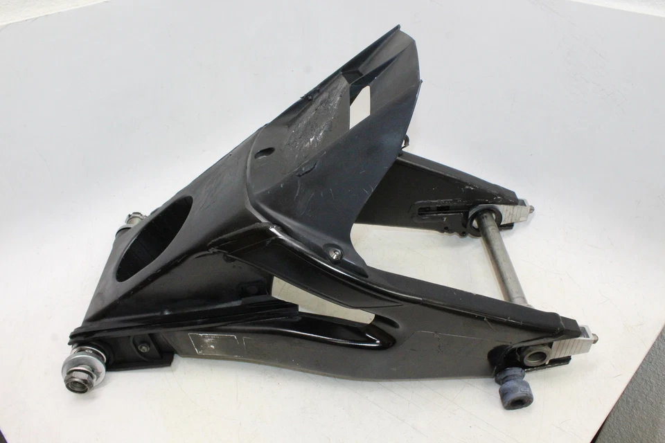 Yamaha YZF R6 2006 basculante trasero suspensión trasera brazo oscilante Foto 2 de 4