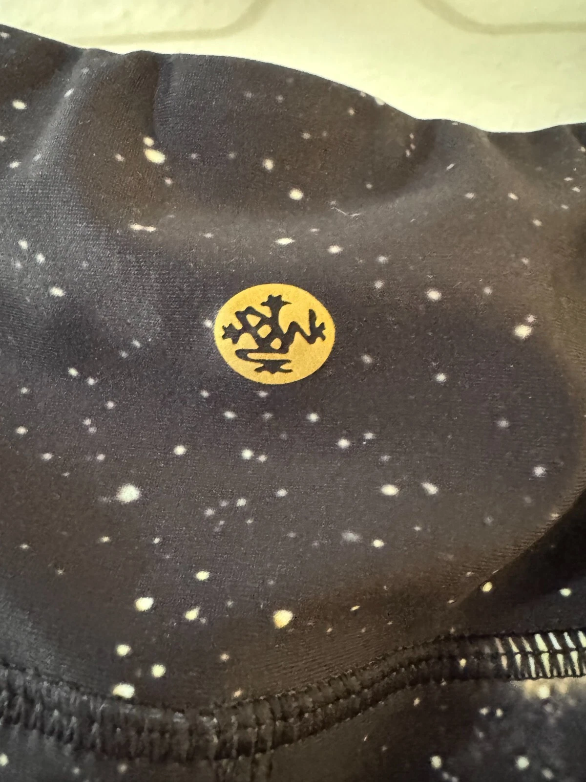 manduka shooting star print four-way stretch pull on pocket leggings