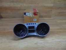 Kombiinstrument in Kilometern Original Mercedes W164/W251 - A2514405647