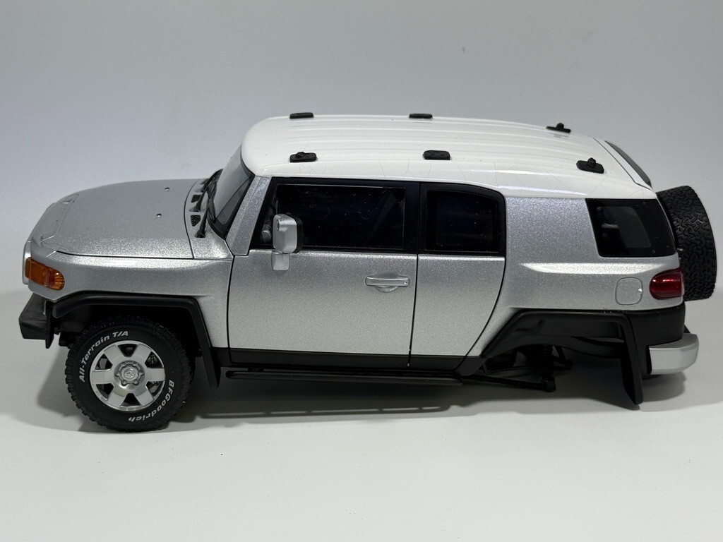 希少！【 AUTOart MILLENNIUM 】 トヨタ FJ クルーザー 京商 オートアートミレニアム トヨタ FJクルーザー ブラック 1/18