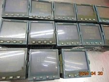 (1) EUROTHERM 2204E/CC/VH/XX/XX/XX/XX/XX/2XX/ENG CONTROLLER 2204E