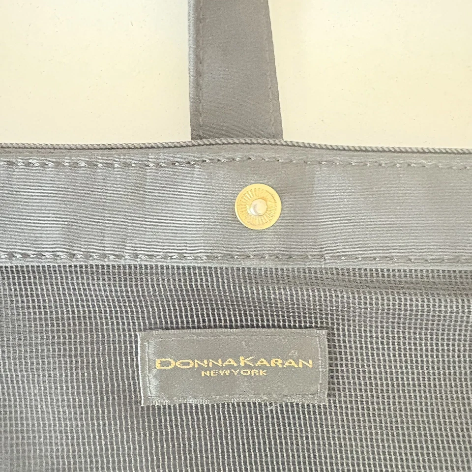 Bolsa de viagem Donna Karan preta cosmética joia enrolável 3 compartimentos com zíper - Imagem 4 de 4