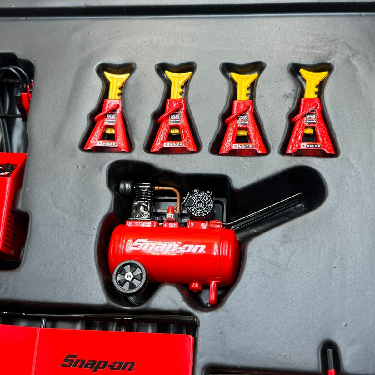 snap-on 1/18 Garage Series Essentials Tool Kit Model Toy
