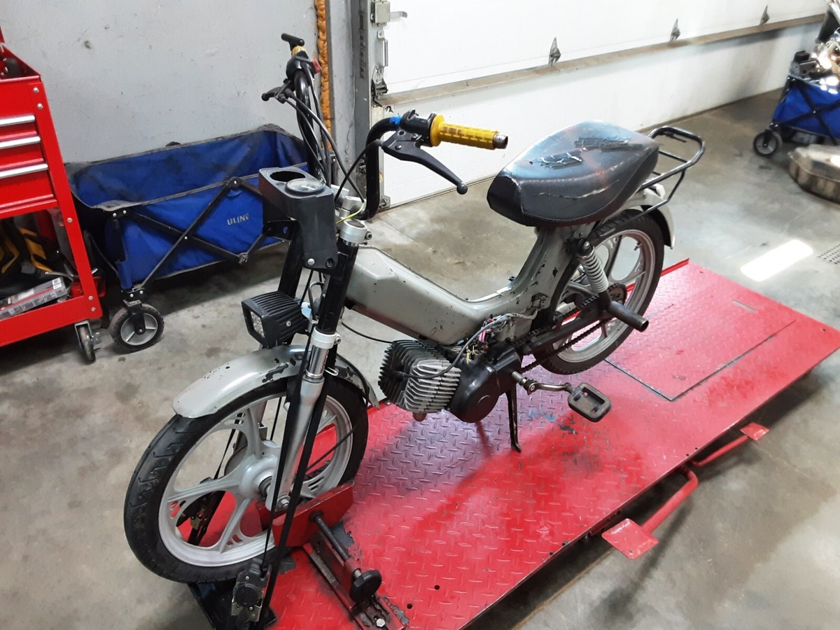 2008 08 Tomos Flexer 49CC Scooter Rear Back Wheel Rim Tire Fender