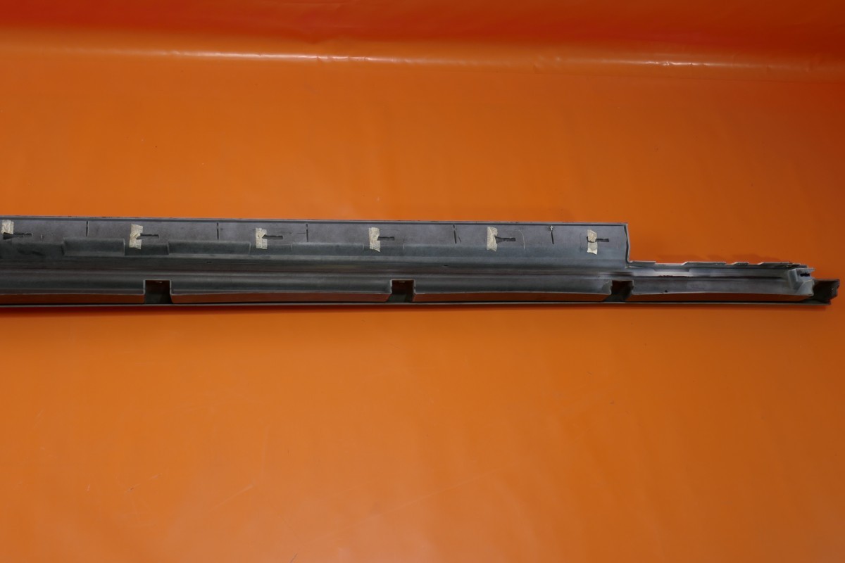 MASERATI GHIBLI ROCKER MOLDING LEFT DRIVER 2014 2015 2016 2017 WHITE 67002666200