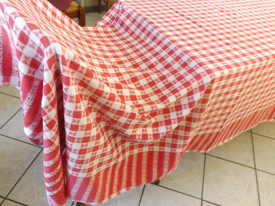 nappe, rouge et blanche, en coton épais, 2.20 m X 1.70 m, 4 reprises, ancienne - Photo 3/4