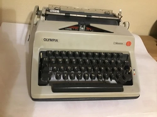 MECHANISCHE SCHREIBMASCHINE OLYMPIA MONICA SM CA. 60ER JAHRE MIT KOFFER
