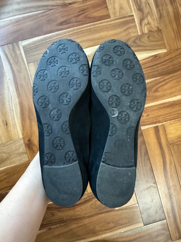 Zapatos planos Tory Burch de gamuza negros 7,5 Foto 2 de 4