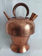 JOLI ET RARE PORRON EN CUIVRE MARTELÉ. PICHET.. CRUCHE.