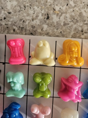 Complete ORIGINAL Set of 1996 Gogos Crazy Bones with Eggy Speedy & Jaws - Picture 6 of 6