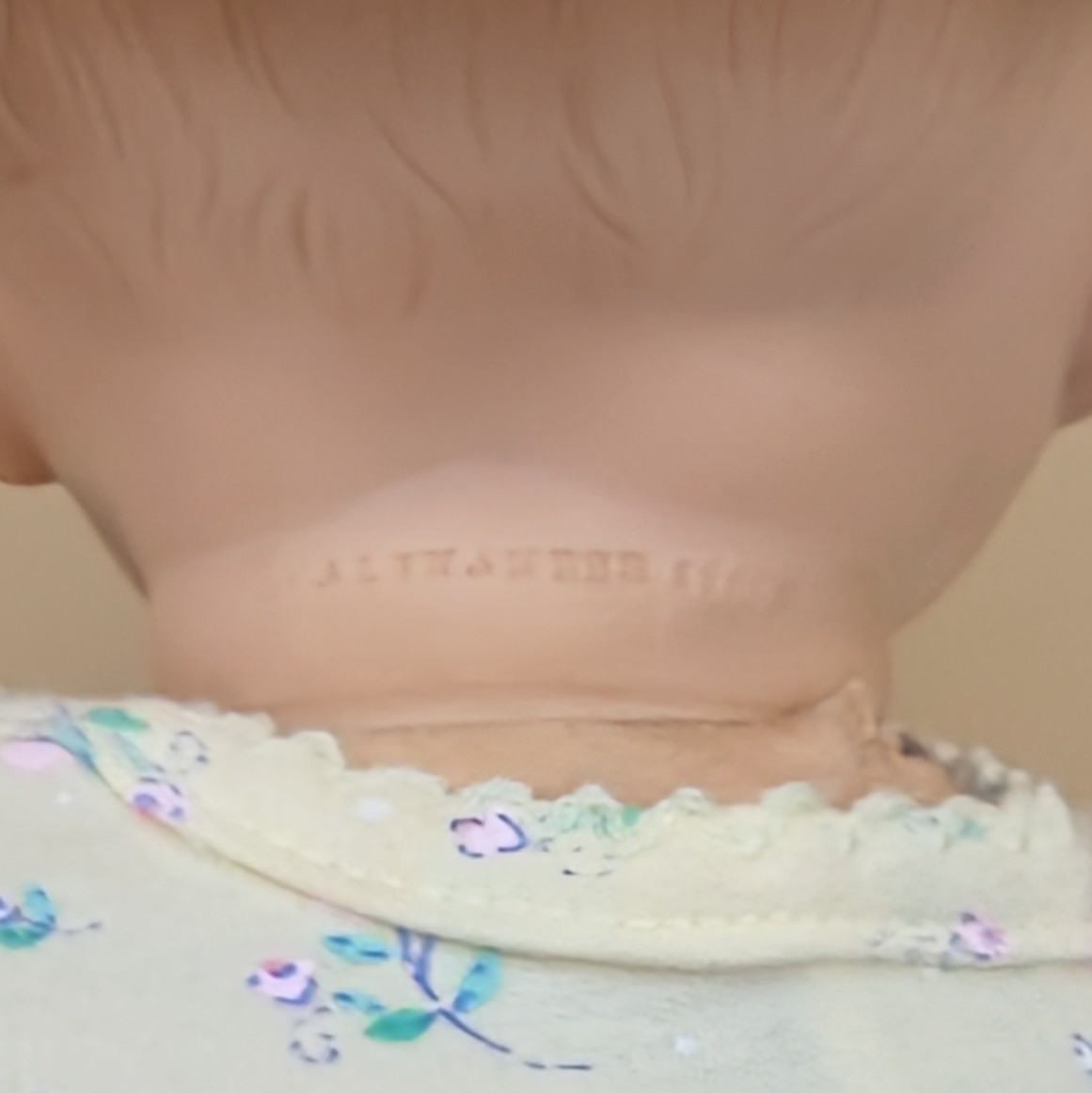 Madame Alexander Huggable Huggums VICTORIA  12” Dressed Baby Doll READ