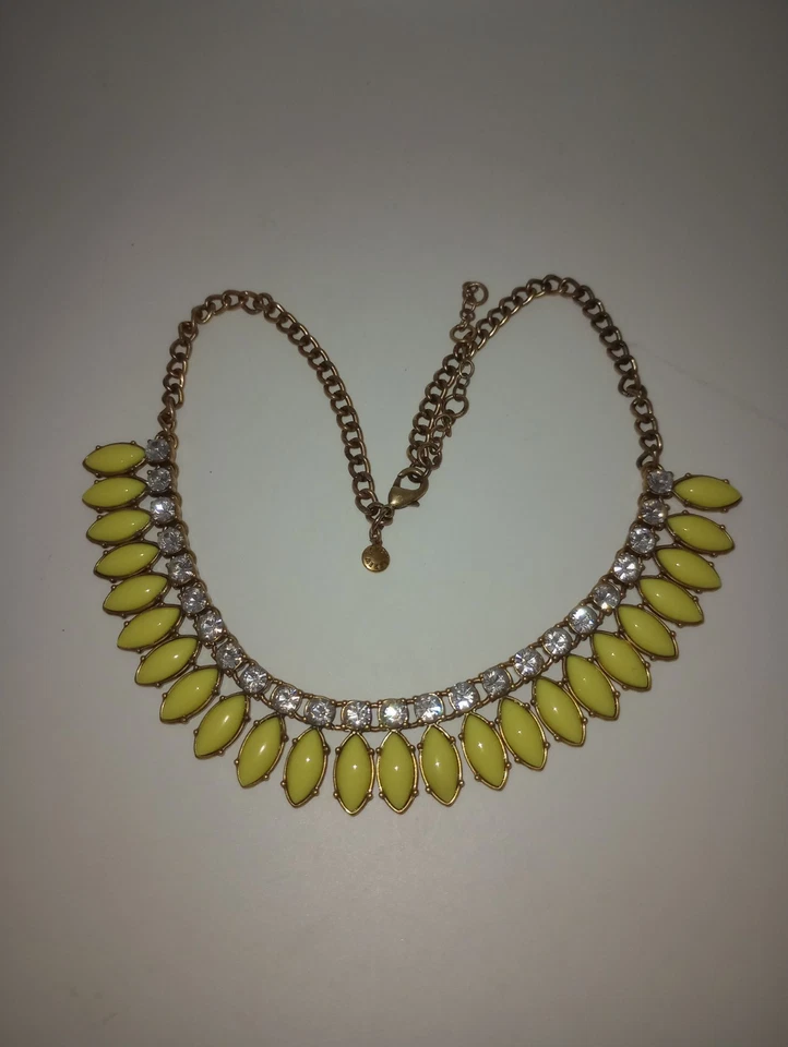 Mark J. firmado de colección Collar Crew Color Amarillo Pastel Diamantes de Imitación Transparente Foto 4 de 4