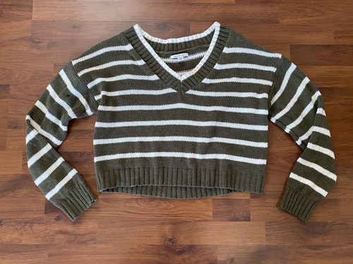 Medium American Eagle Cropped Sweater 