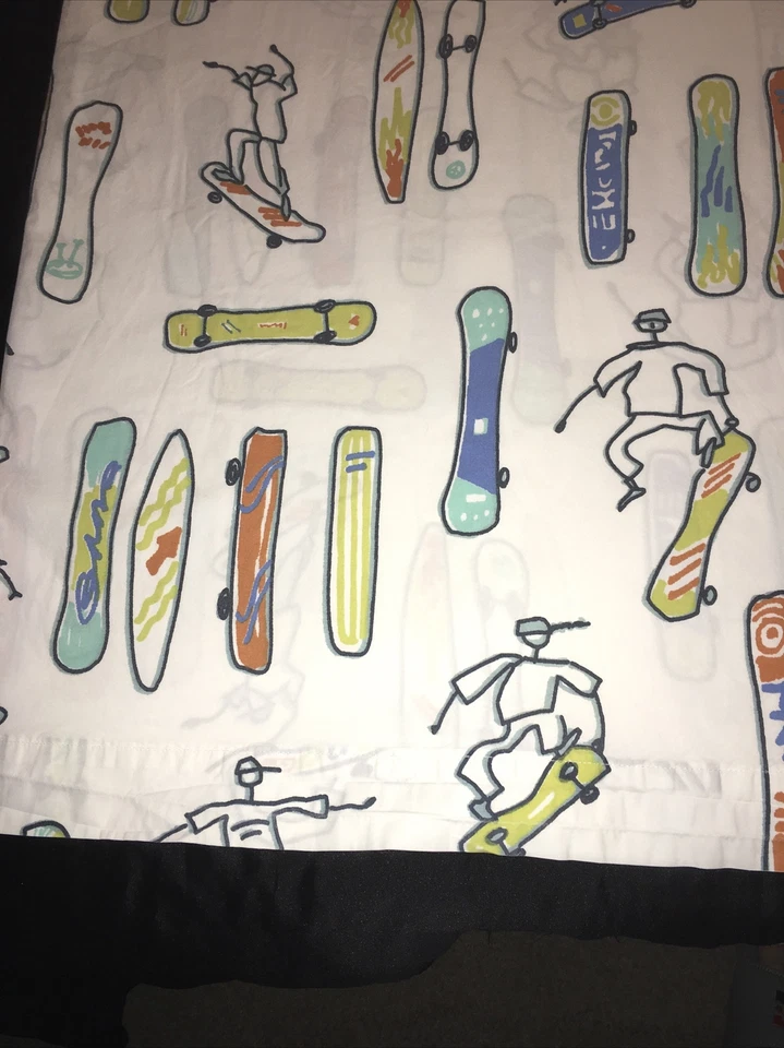 Garnet Hill Kids Twin 3 Pc Sheet Set Skateboarding Long-Board White Figure Green - Image 4 of 4
