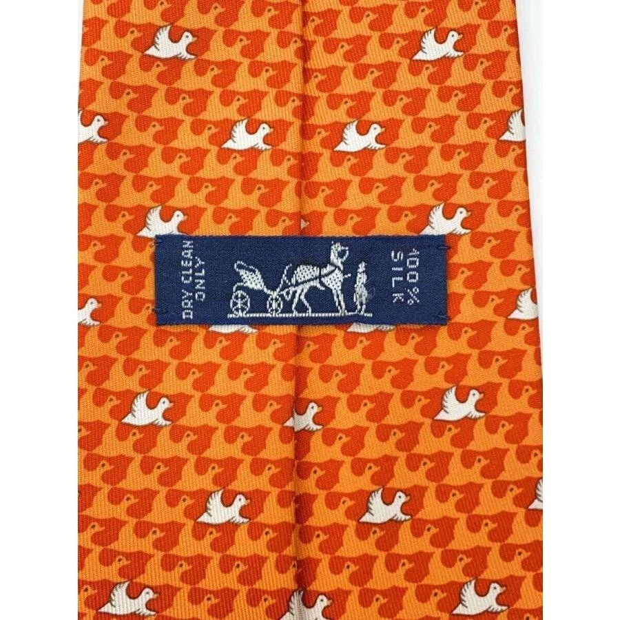 Gravata de pescoço HERMES seda laranja vermelho logotipo vendedor japonês N0122 35 Fabricada na França - Imagem 4 de 4