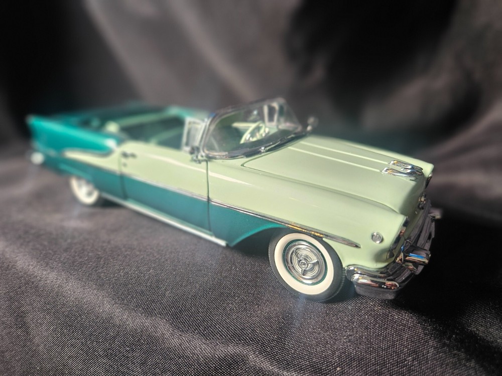 Danbury Mint 1955 Oldsmobile Super 88 Convertible 1:24 Scale Diecast Car Model #3451