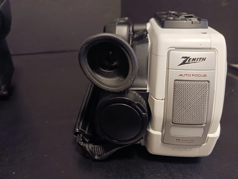 Zenith Compact VM6700C VHS-C Video Movie CamCorder w/ Case Untested *Read * - Image 3 of 4