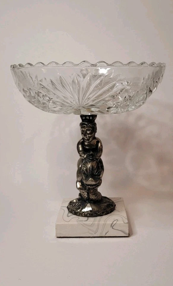 Cuenco de vidrio cortado pedestal vintage chapado en plato de caramelo metal querubín pez base de mármol Foto 3 de 4