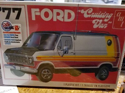 1:25 1977 Ford Custom ''Crusing Van''. AMT PLASTIKBAUSATZ.