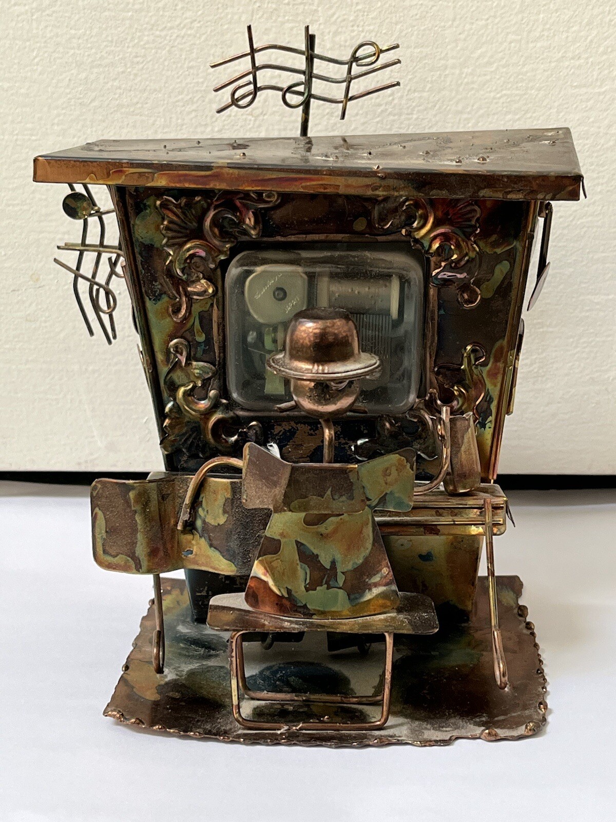 The Sting Entertainer  Wind-up Music Box