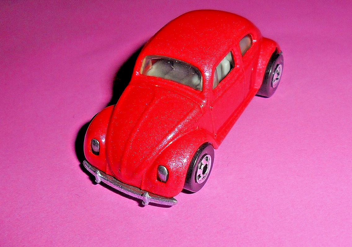 1995 Hot Wheels Volkswagen Beetle Bug Pearl SERIES Pink New Out of