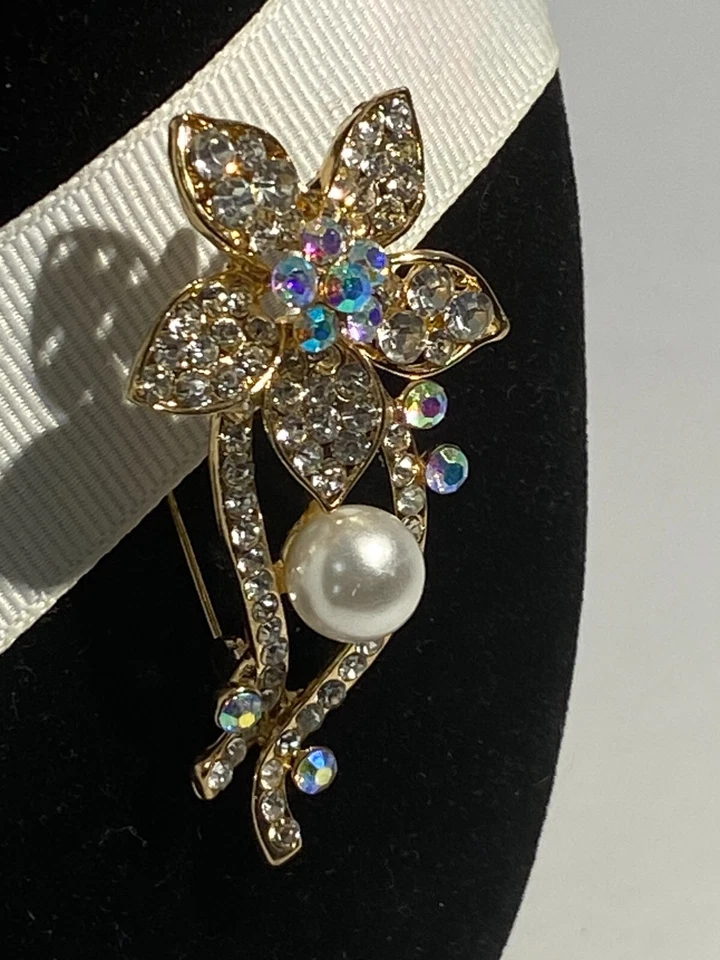 BETSEY JOHNSON BROCHE COLGANTE ORO AB CRISTAL FLOR Y TALLO PERLA ACENTO Foto 4 de 4