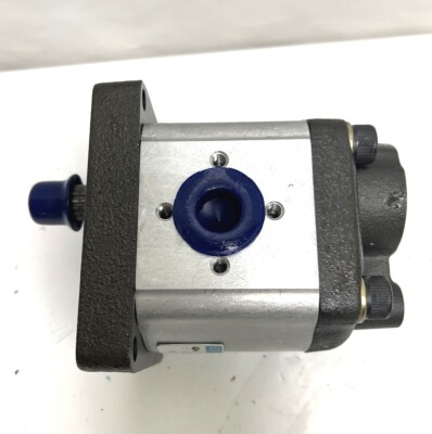 36530-82204 GENUINE KUBOTA OIL PRESSURE PUMP M7950 DIESEL