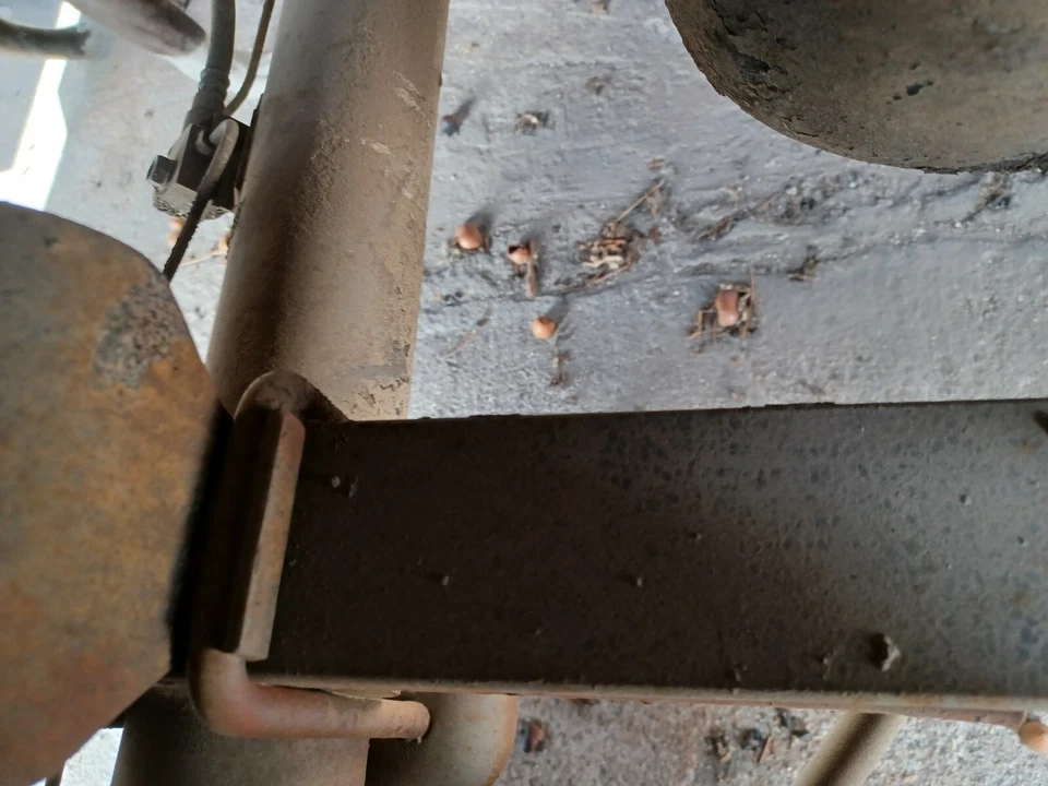 Camión Nissan 720 1986 montaje diferencial trasero 4 cilindros 4x4 se enviará tipo carburador Foto 4 de 4