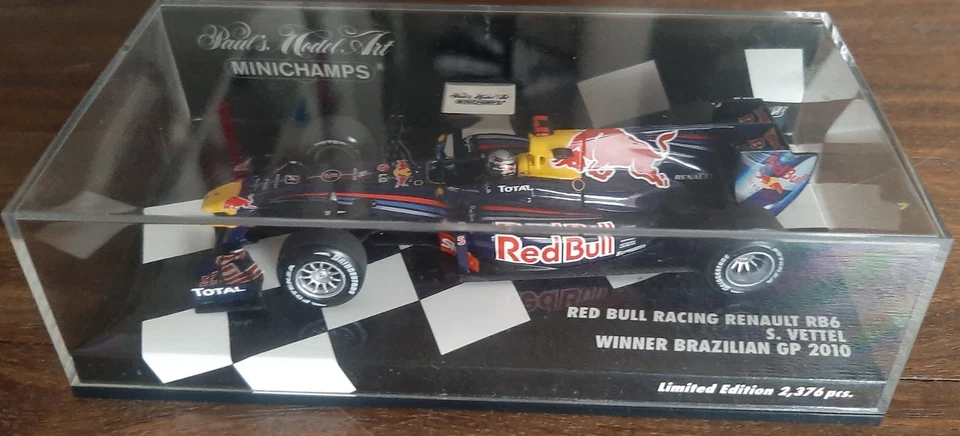 MINICHAMPS RED BULL RB6 WINNER GP BRASILE 2010 VETTEL - LIMITED EDITION - Immagine 2 di 4