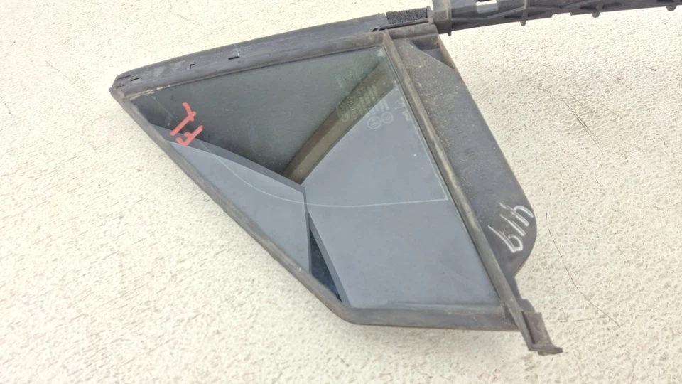 2013 - 2020 FORD FUSION FRONT LEFT SIDE DOOR CORNER VENT WINDOW GLASS - Image 2 of 4