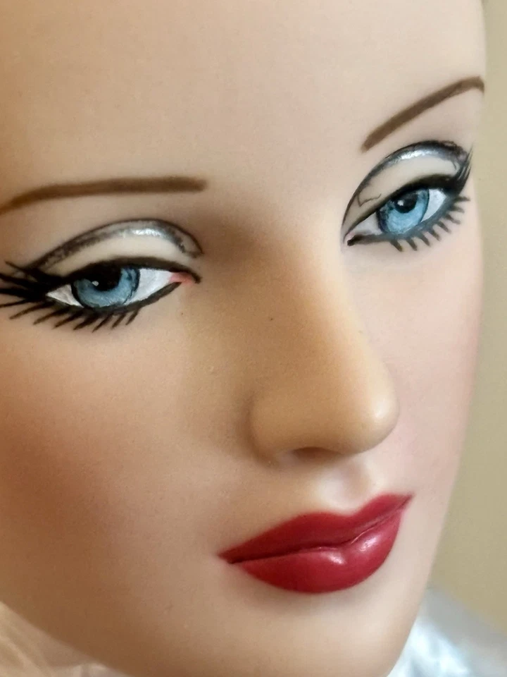 Tonner Cami “ANTOINETTE CHILLED” DOLL RARO RUBIO PLATINO 16” LE300 ORIGINAL COMO NUEVO Foto 3 de 4