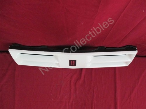 NOS OEM Oldsmobile 88 Eighty Eight Grille WITH Emblem 1990 - 91 WHITE - Picture 2 of 8