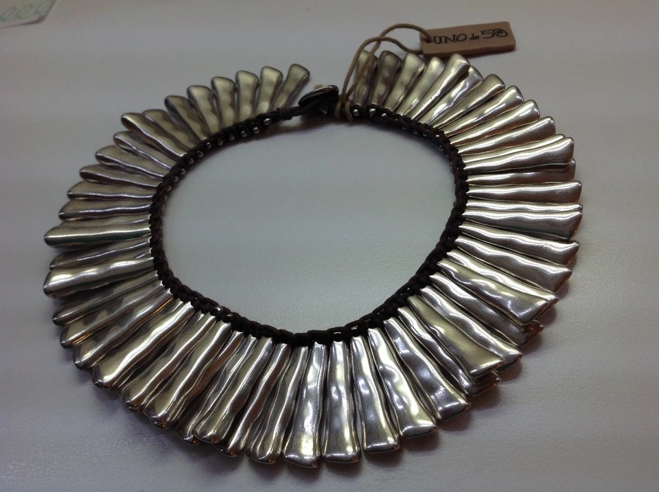 NUEVO CON ETIQUETAS Collar Forrado Gargantilla Chapado en Plata Uno de 50 9" "Cleopiedrita" $529 Foto 4 de 4