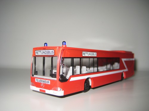Rietze H0 62510 - Autobús Mercedes O 530 "Rettungsbus"