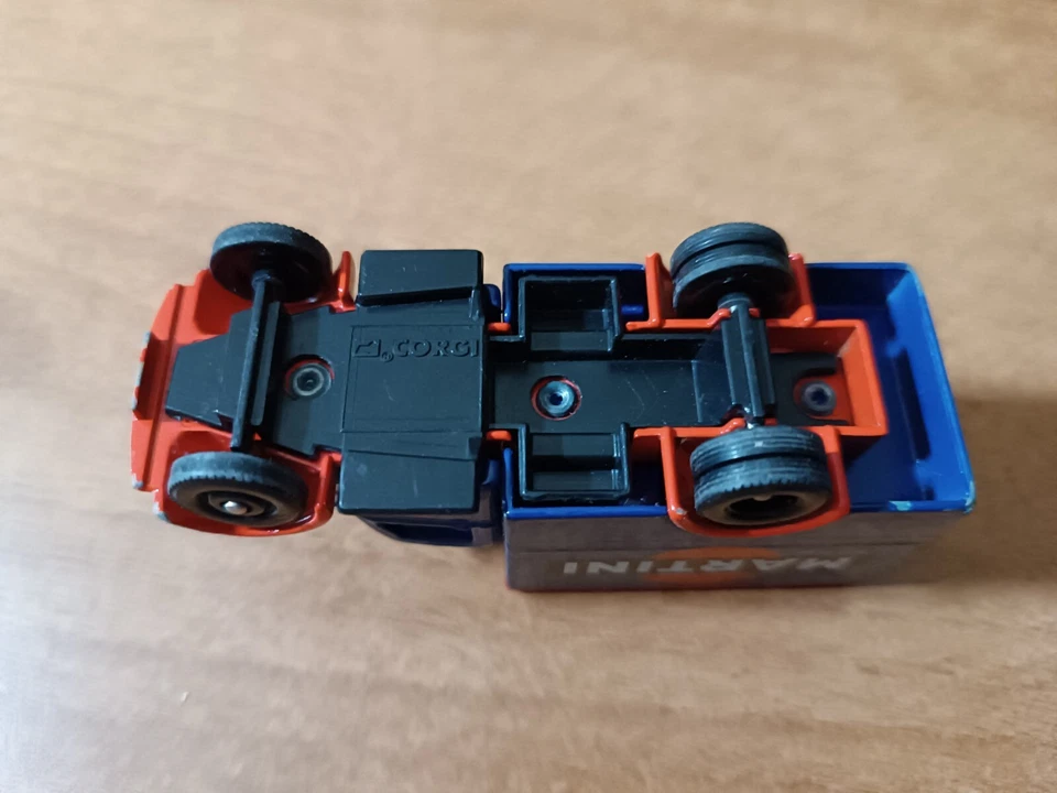 CORGI furgone BEDFORD pubblicità MARTINI scala 1:43 o 1:45 - Immagine 2 di 2