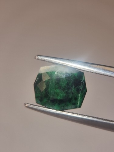 ES 3.19 ct. Burmes Jade Maw Sit Sit Natural Octagon Verde - Photo 2/11