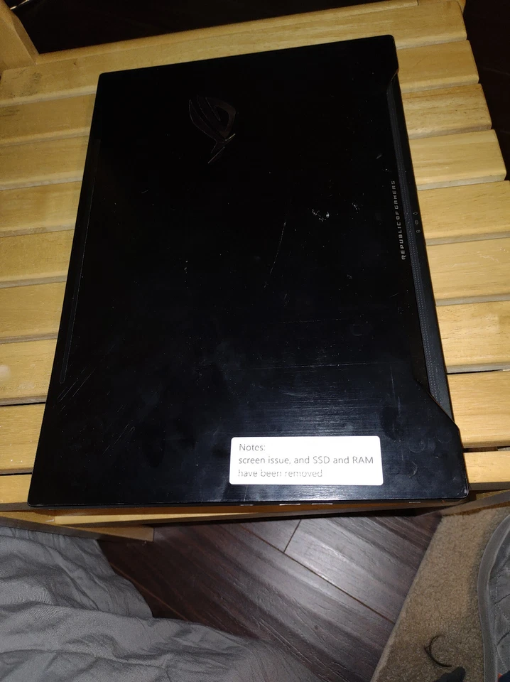 ASUS ROG ZEPHYRUS GX501GI Foto 3 de 3