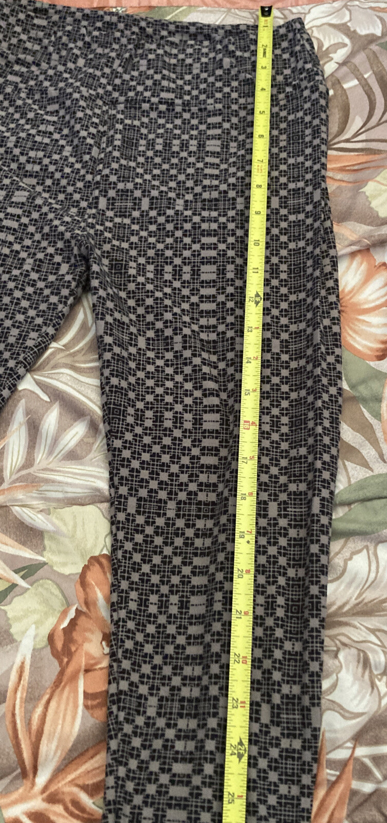 Lularoe Geometric Patterned All Over Leggings Wom… - image 8